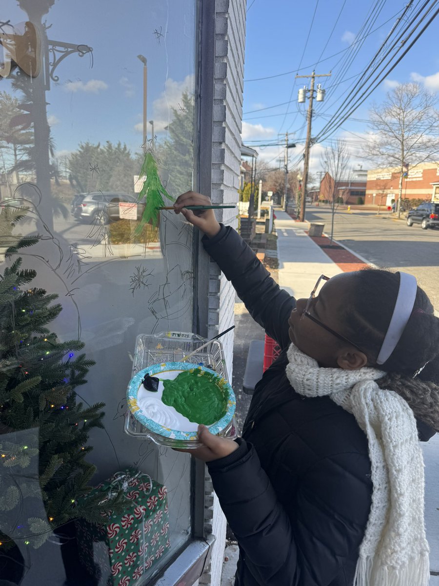 Shout out to our phenomenal Studio Art students for showcasing their arts skills in the town of Babylon @ArgyleToyStore.