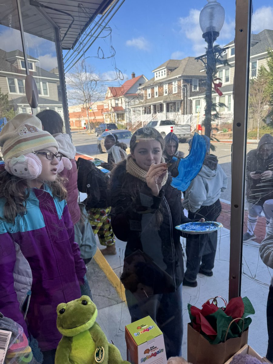 Shout out to our phenomenal Studio Art students for showcasing their arts skills in the town of Babylon @ArgyleToyStore.