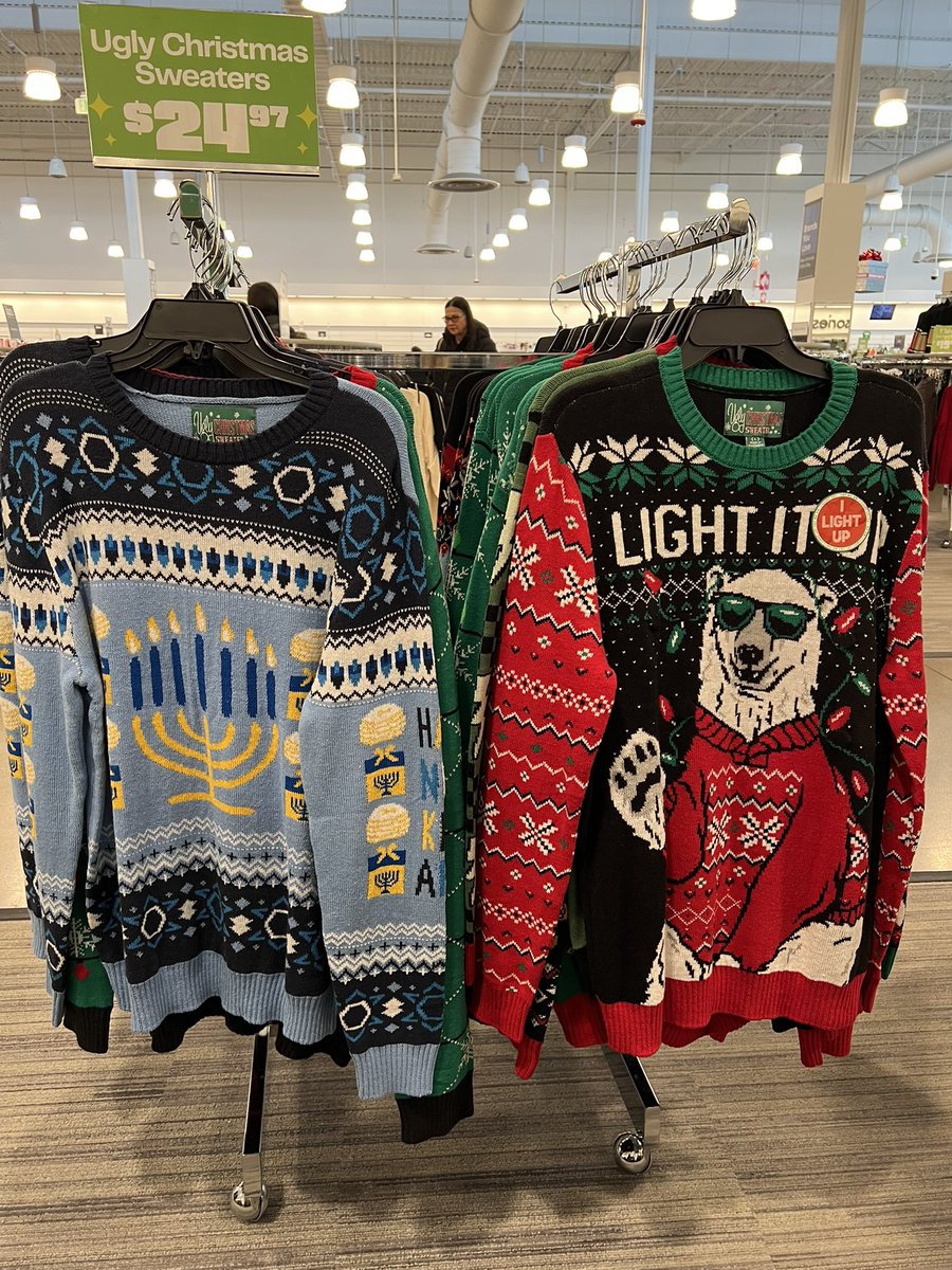 lukelj27's tweet photo. @2waytvapp @MarkHalperin @seanspicer @danturrentine I am excited for Ugly Xmas Sweater Day on 2-Way this coming Friday. https://t.co/XWkTwYcH1n