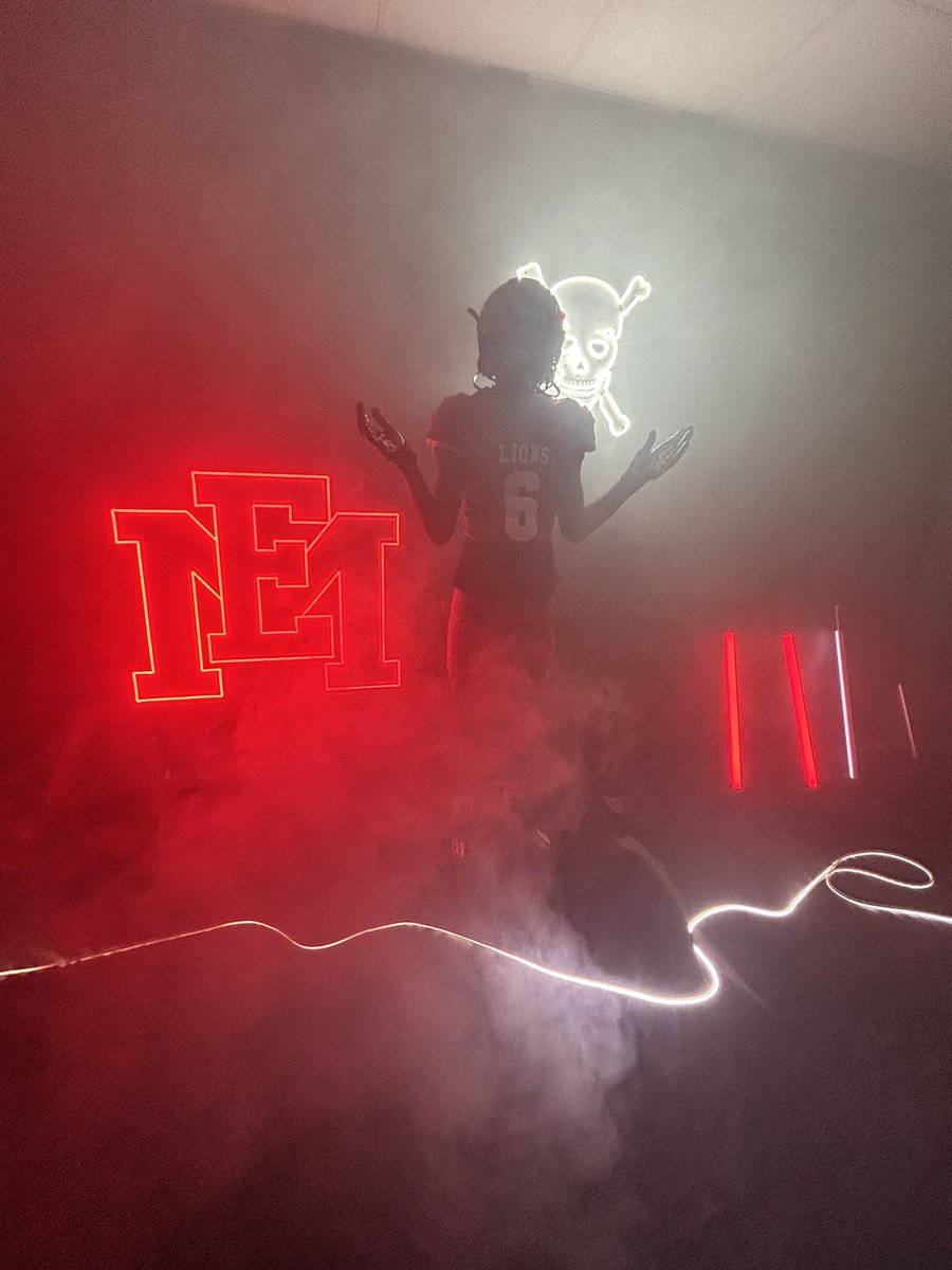 CalebJohnson_4's tweet photo. #PR1DE
@CourtlandHays https://t.co/XDpoY6ht8C
