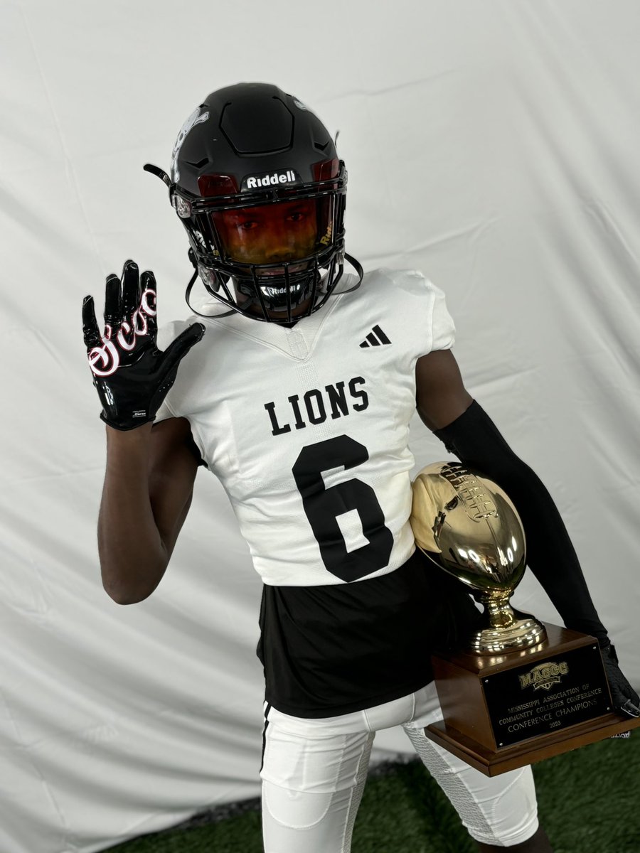 CalebJohnson_4's tweet photo. #PR1DE
@CourtlandHays https://t.co/XDpoY6ht8C