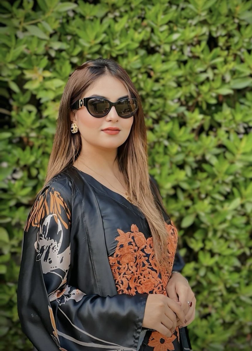 Good Morning ☀️ mates 

Never dull your shine for somebody else

Have a Great Day 😇