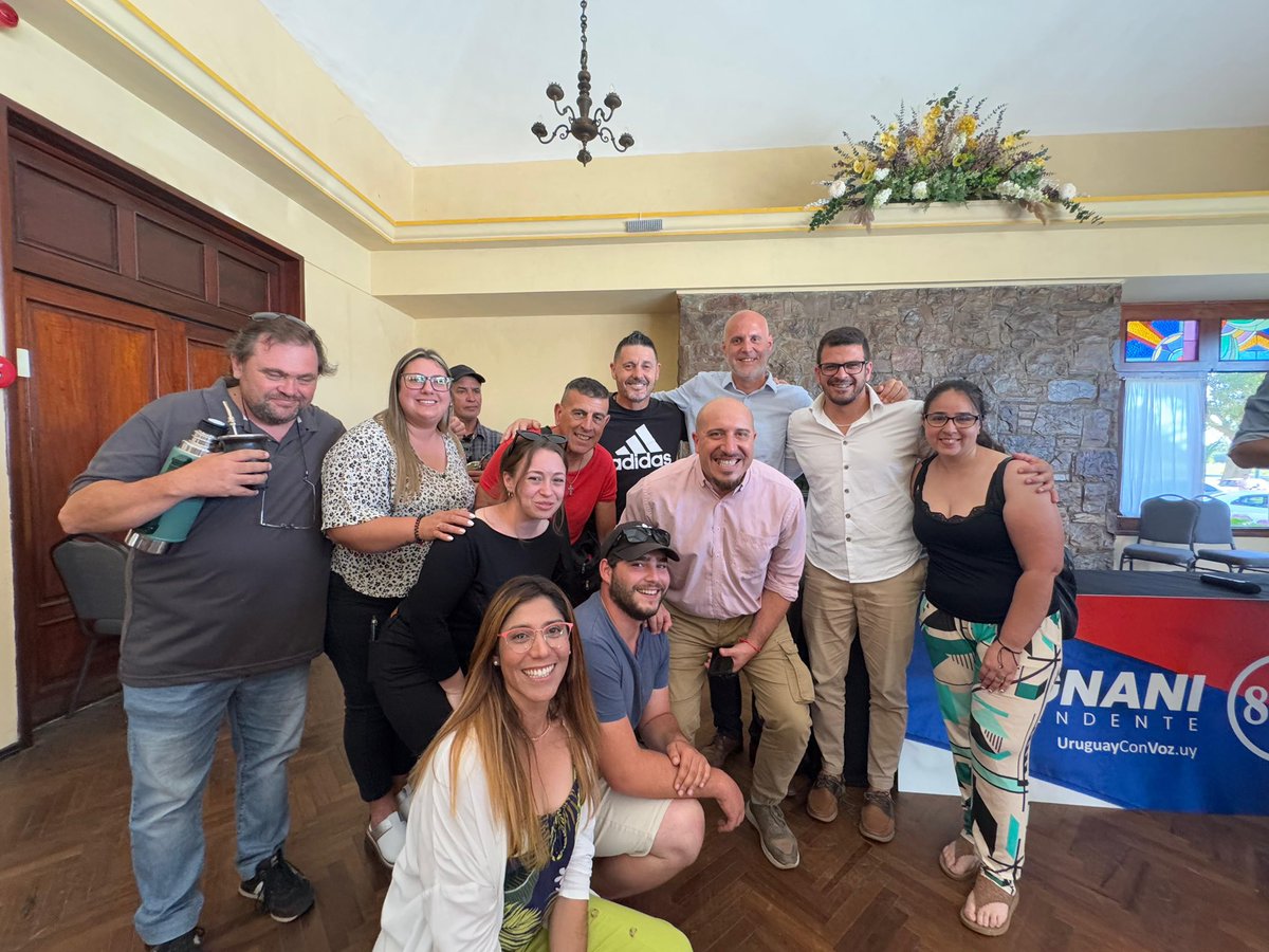claucelo1's tweet photo. 🤩Hoy nuestro sector  @lista8811 proclamó candidato para la Intendencia de Canelones a @FLegnaniSilva, una alegría poder consolidar a esté compañero tan valioso como actor político y como persona.

VAMOS PANCHO CON TODO, CANELONES CON VOS Y VOZ✨ https://t.co/OcKre7hpim