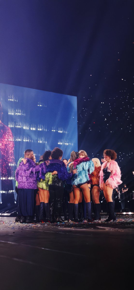kubaswift's tweet photo. The Eras Tour | Vancouver - The End ❤️

It was rare. I was there. I remember it. ✍️

📍Remember to load in 4K

#VancouverTSTheErasTour https://t.co/Hj2B77LUta