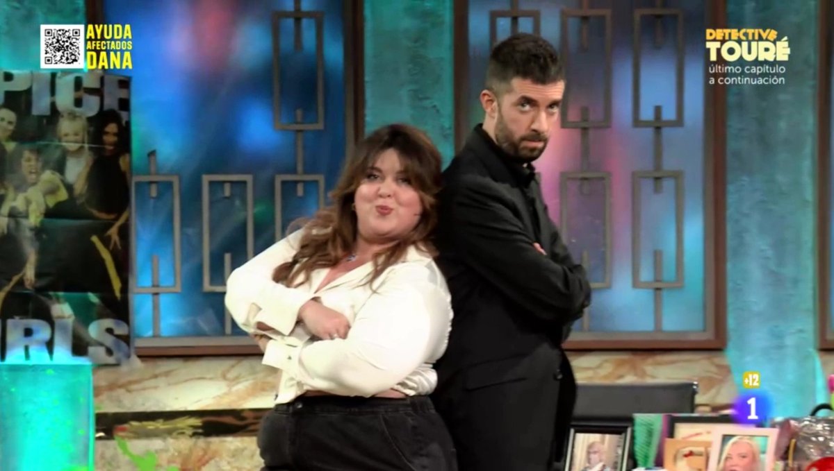 "No hay ni habrá nadie en el santo mundo ni en el universo que vaya a quitarme  la ilusión de que me merezca presentar las campanadas con este caballero" Lalachús en #LaRevuelta 🤩
#LaRevueltaTVE