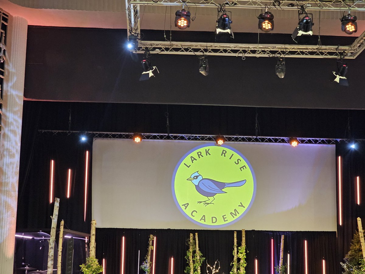 I was delighted to spend the evening with <a href="/larkriseacademy/">Lark Rise Academy | Dunstable</a> at their Christmas concert.What an excellent show &amp; really well supported.Thanks for the invite <a href="/lang_romina/">Romina Lang</a> it was lovely to see you and ask the children again. I'm starting to get that festive feeling! <a href="/ChilternLT/">Chiltern Learning Trust - Bedfordshire</a>