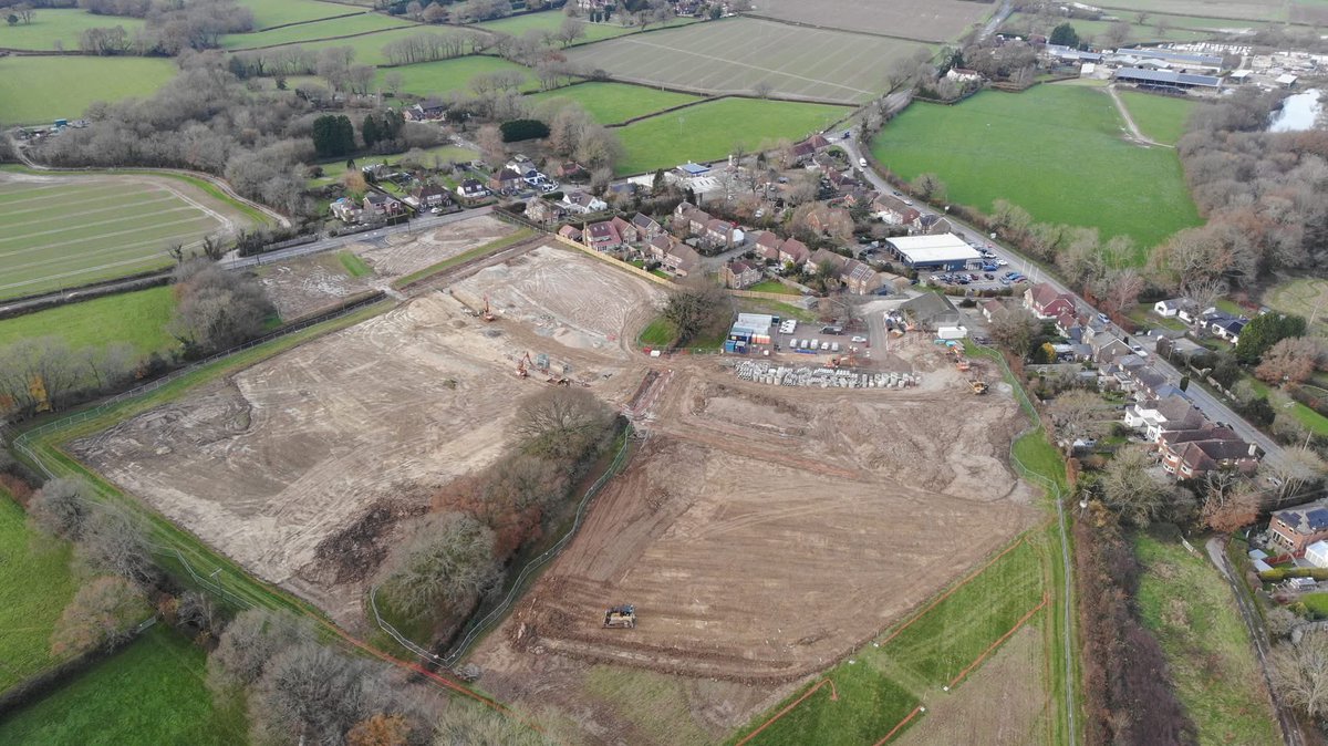 BryonySinclair's tweet photo. @LeilaniDowding This was fields until a month ago. 96 houses, no infrastructure! Planning gone in for another 170 in adjacent fields plus 40 odd already being built on the other side of the village. Local village school at capacity as is the local high school. Thoughtless, mindless developers https://t.co/54NSd9DGdo