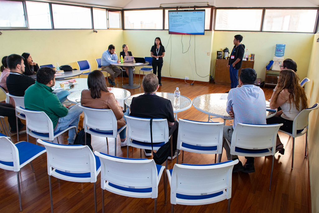 Con representantes de la #RedAsistencial de #AtencionPrimaria de #Tarapacá se reúne el Comité de Farmacia de <a href="/Saludtarapaca/">@serviciosaludTarapaca</a> para actualizar el arsenal de medicamentos para el periodo 2025-2027 <a href="/ministeriosalud/">Ministerio de Salud</a>