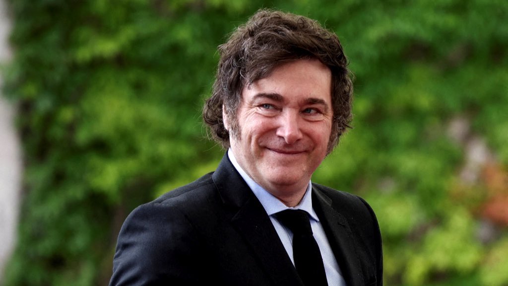 We fired 34,000 public employees. 

We are making public employees—who thought they were superior beings—understand that they are public servants, that they are there to provide a quality service to those who pay taxes.”

Javier Milei on the achievements of his first year in