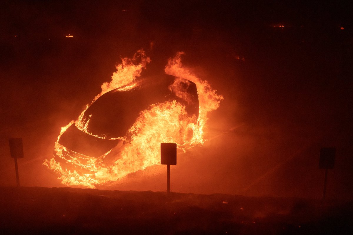 ericthayer's tweet photo. #FranklinFire Malibu, CA @AP https://t.co/2VIviI6Lp1