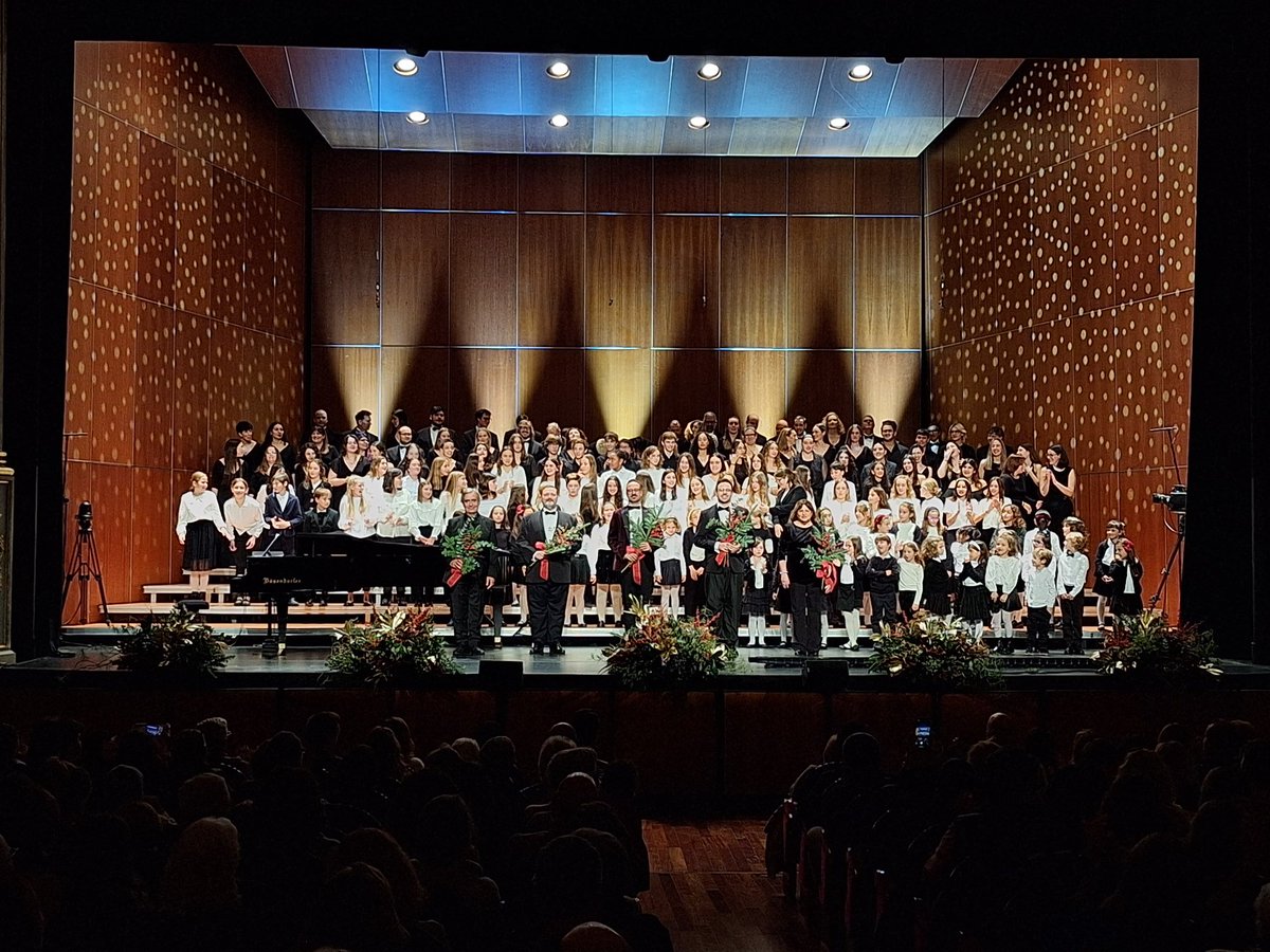 culturamallorca's tweet photo. 🎶✨ Solidaritat i música al @teatreprincipal de Palma  

Avui, els Cors han ofert un concert emocionant amb un objectiu solidari: ajudar els afectats per la DANA de València💕 

Gràcies a l’entusiasme del públic i el talent dels cors, s’han recaptat 3.600 euros🥹🙌🏼 https://t.co/LpcqAuk31q