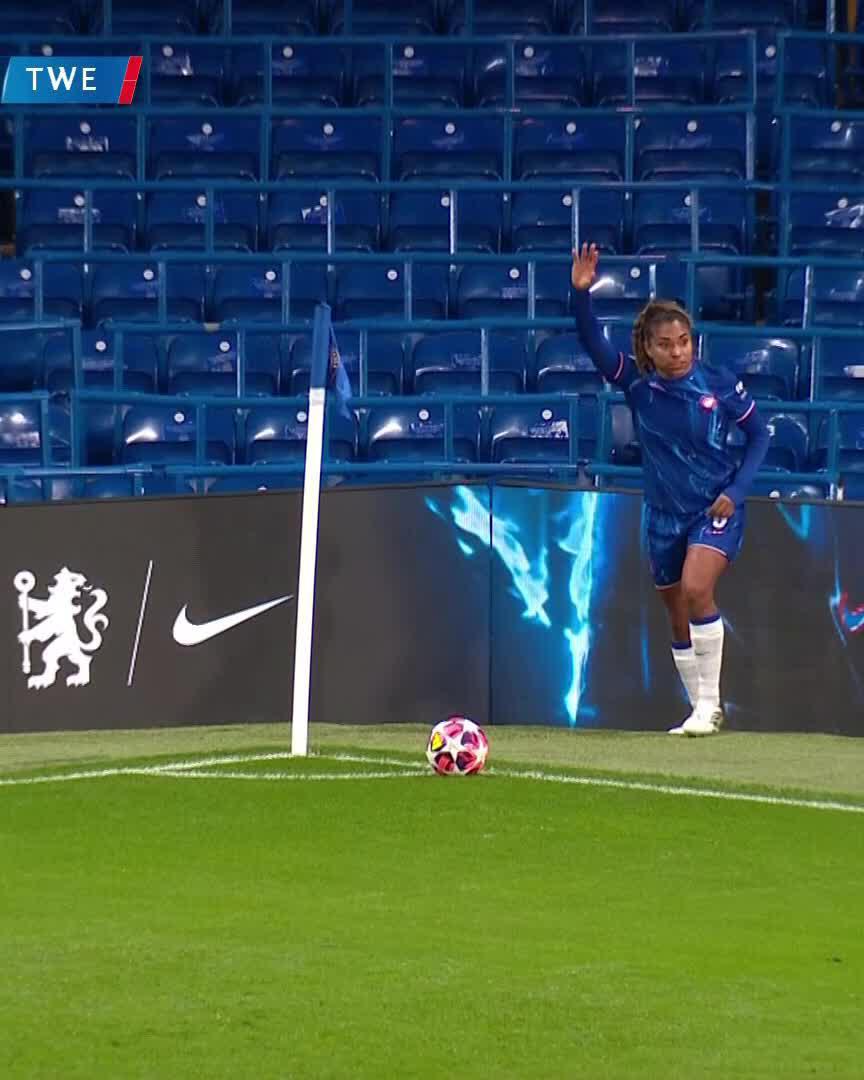 🤩 The gentle header from Nüsken early in the 2nd half extends Chelsea's lead to 5-1 !Watch live for free on DAZN ▶️  #UWCLonDAZN #UWCL