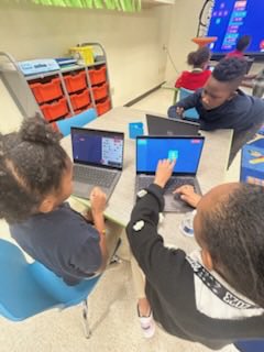 RPM_ISSD's tweet photo. RPM coding in the STEAM Lab
#CSatRosaParks https://t.co/FPZ3yyKDkB