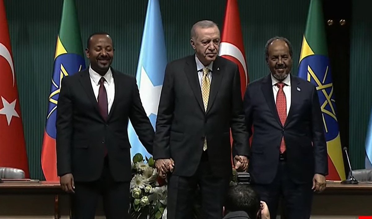 Somali ve Etiyopya arasındaki siyasi kriz, Cumhurbaşkanımız Erdoğan'ın liderliğinden çözüldü.

🔹Biz ona boşuna Dünya Lideri demiyoruz .

🔹Allah seni muzaffer etsin Sn Recep Tayyip Erdoğan 

Pentagon KAÇ PEKEKE KAÇ #قطر_السند
Beşar Esad #çöktü