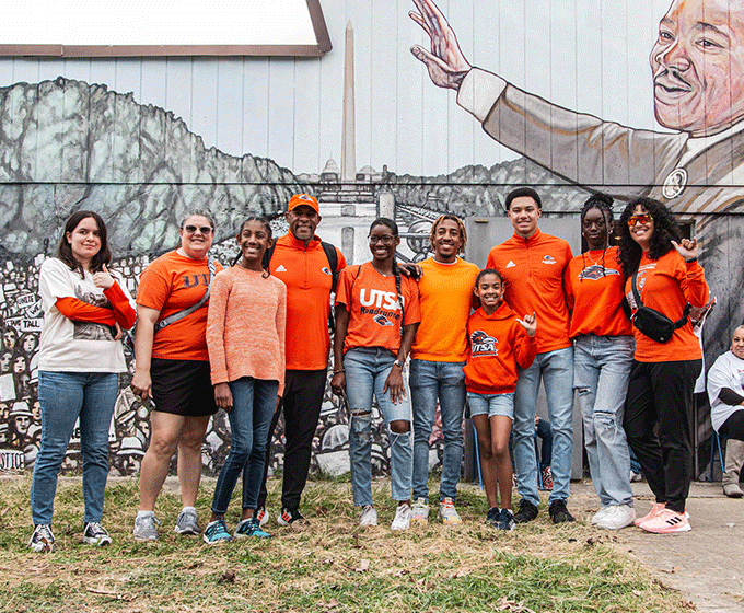 UTSA's tweet image. We're planning for 2025, Roadrunners. Join us on January 20 at the nation's largest MLK March.

Learn about the opportunities to participate: bit.ly/3VvFj1m

#UTSA #MLKDay #MLKMarch