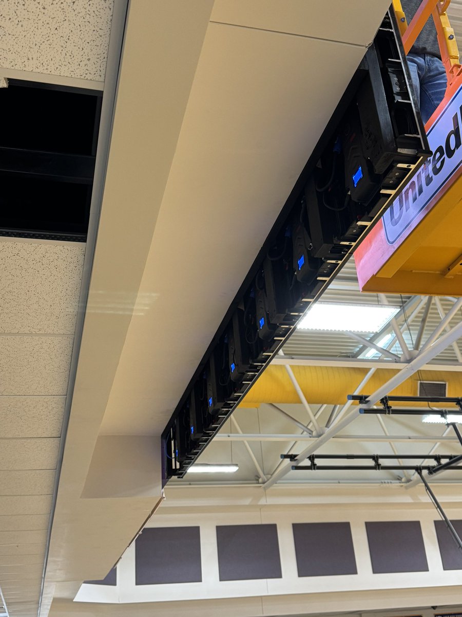 trevorleeper's tweet photo. Just finished installing an #LEDVideoWall in our gymnasium! https://t.co/7INGgcEJTH