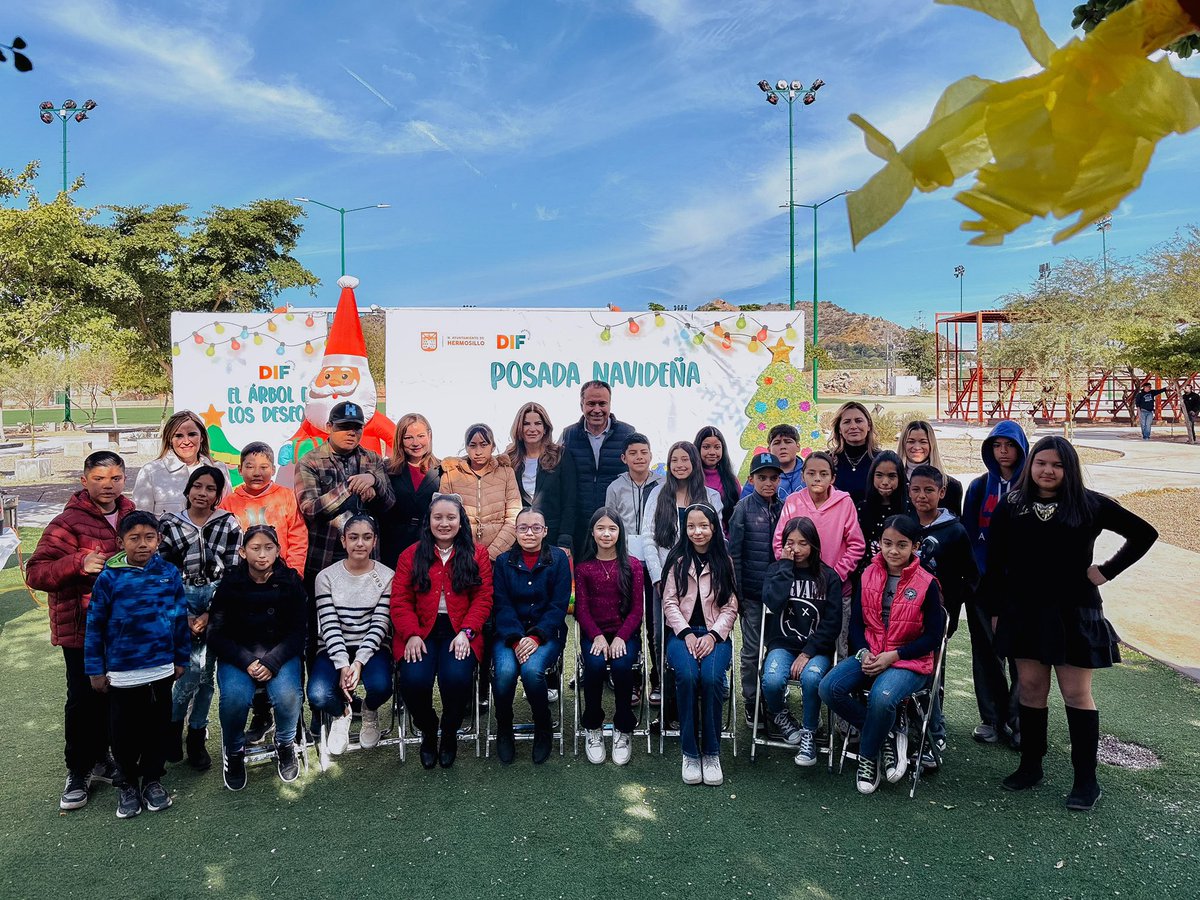 tonoastiazaran's tweet photo. Mi esposa @pattyruibal y yo estamos muy contentos de ver un Cabildo Infantil tan comprometido con la protección de las niñas, niños y adolescentes.👧🏻👦🏻

No hay derecho que pueda respetarse si no se conoce, por eso los felicito por sus propuestas para difundirlos a través de videos y una página web.👏🏼📱

¡Enhorabuena a los Guardianes de los Derechos por los avances que han logrado! 🙌🏼 En especial, muchas gracias a las niñas y niños que nos acompañaron desde el Poblado Miguel Alemán, Kino y Punta Chueca.