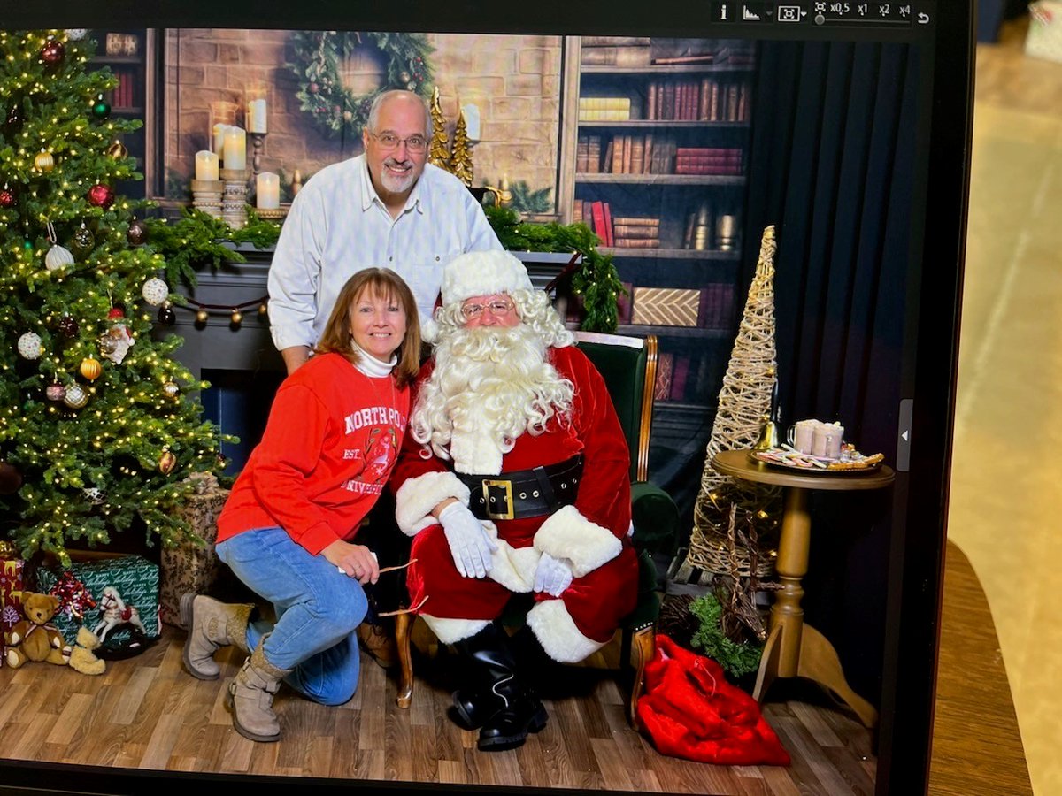 agentvelez_'s tweet photo. Victor from our office in the Christmas spirit helping out @QueenofAngelsCatholicSchool in Willow Grove. #merrychristmas #shawnvelezstatefarm #statefarm https://t.co/cGc6zwAXnC
