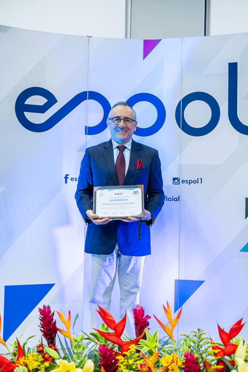 fimcmespol's tweet photo. 🎉 ¡Felicitamos al Ph.D. Franklin Ormaza por ser reconocido como el Mejor Profesor de la ESPOL! 🌟
Su dedicación e impacto académico en la FIMCM inspiran a toda la comunidad educativa. 👨‍🏫✨ #OrgulloESPOL #ExcelenciaAcadémica #FIMCM #ESPOL 💙 https://t.co/FqUdumcUsn