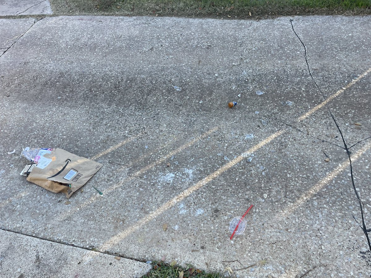 cramos1967's tweet photo. @cityofplanotx This is what was left behind immediately after your recycling trucks came through. Now we have to clean up your mess. Broken glass and recycling material all over the alleyway. https://t.co/wjOY2MjhYk