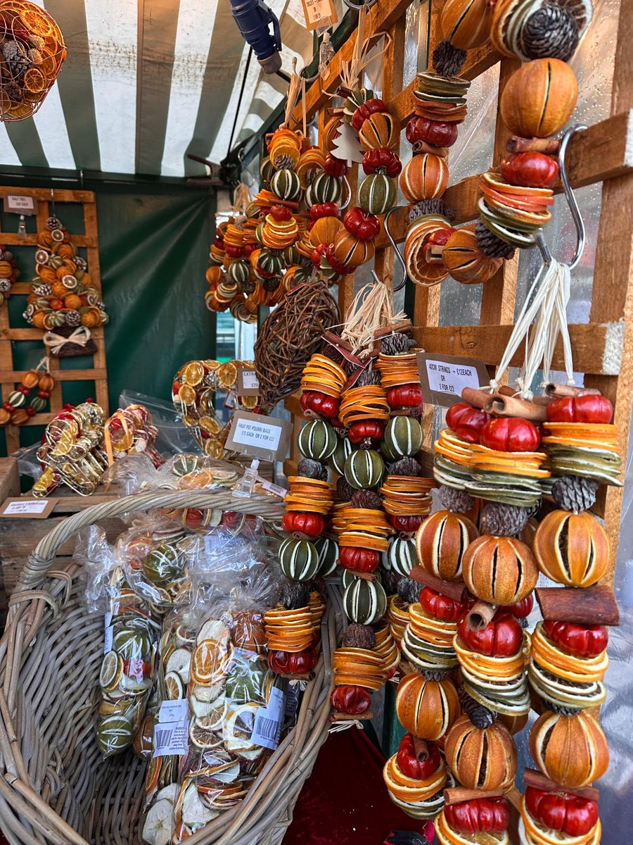 <a href="/GloucesterQuays/">Gloucester Quays</a> Christmas Market is back for the final weekend of the season!! 
We have even more stalls for you &amp; our traders are super excited to be back for a bumper weekend of shopping, eating and (responsible!) drinking!

#gloucester #christmasmarket #seeyouthere 👀