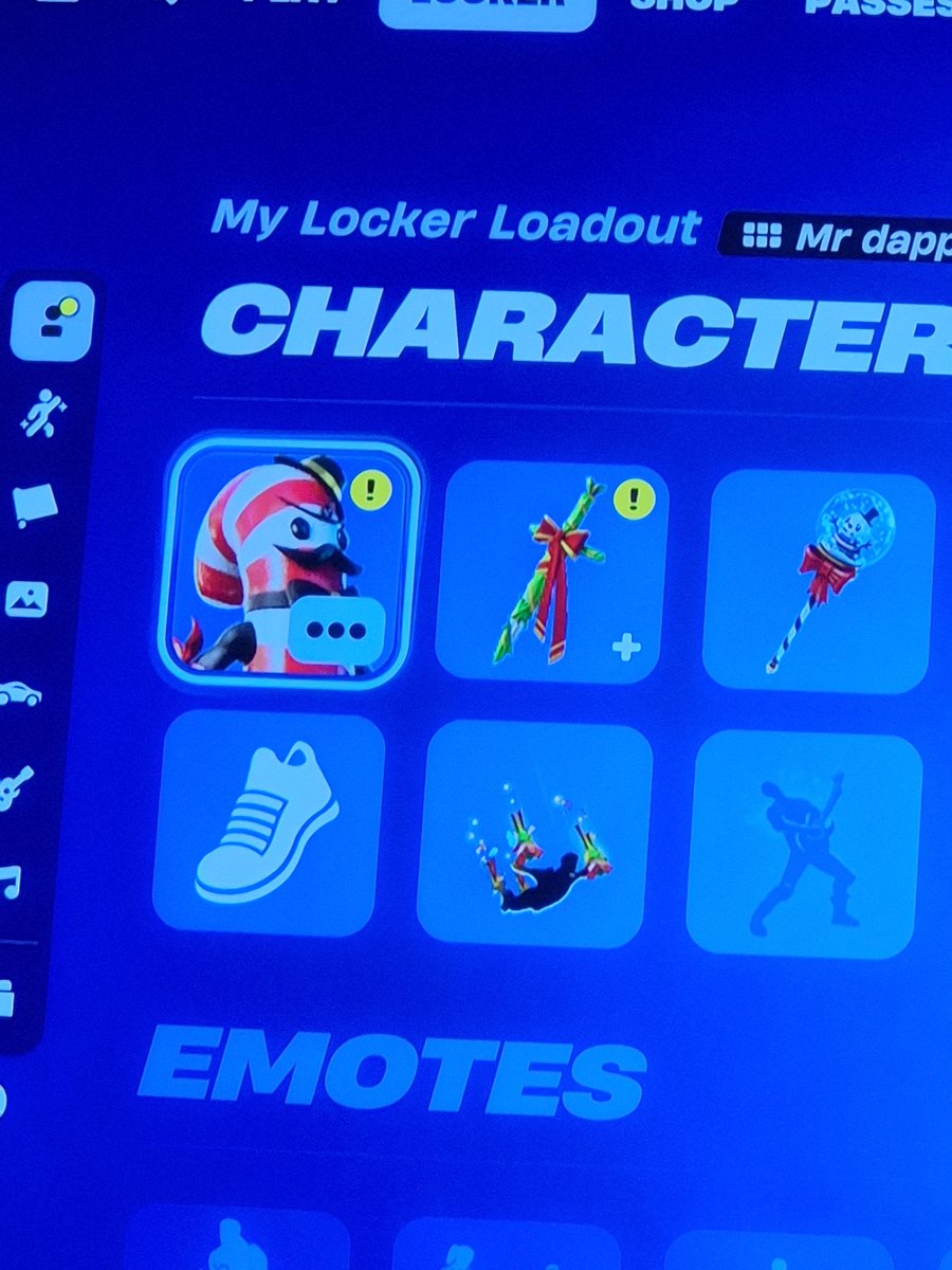 dixsyboiii's tweet photo. @FortniteStatus It keeps showing that I have new stuff but when I check there's nothing and it's still there after clearing badges https://t.co/ADeERnR4s4