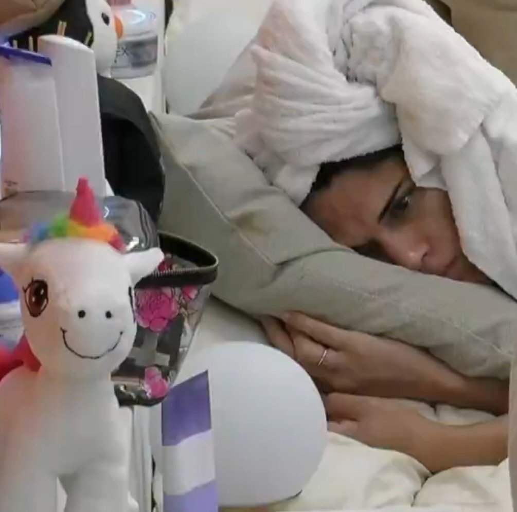 La cara de Luciana mientras escuchaba a Lourdes y a las demás de ese grupete mediocre hablando mal de ella mientras pensaban que estaba dormida wjdjsja si ella decide agarrar un cuchillo y apuñalar a todos estaré apoyando 

#GranHermano