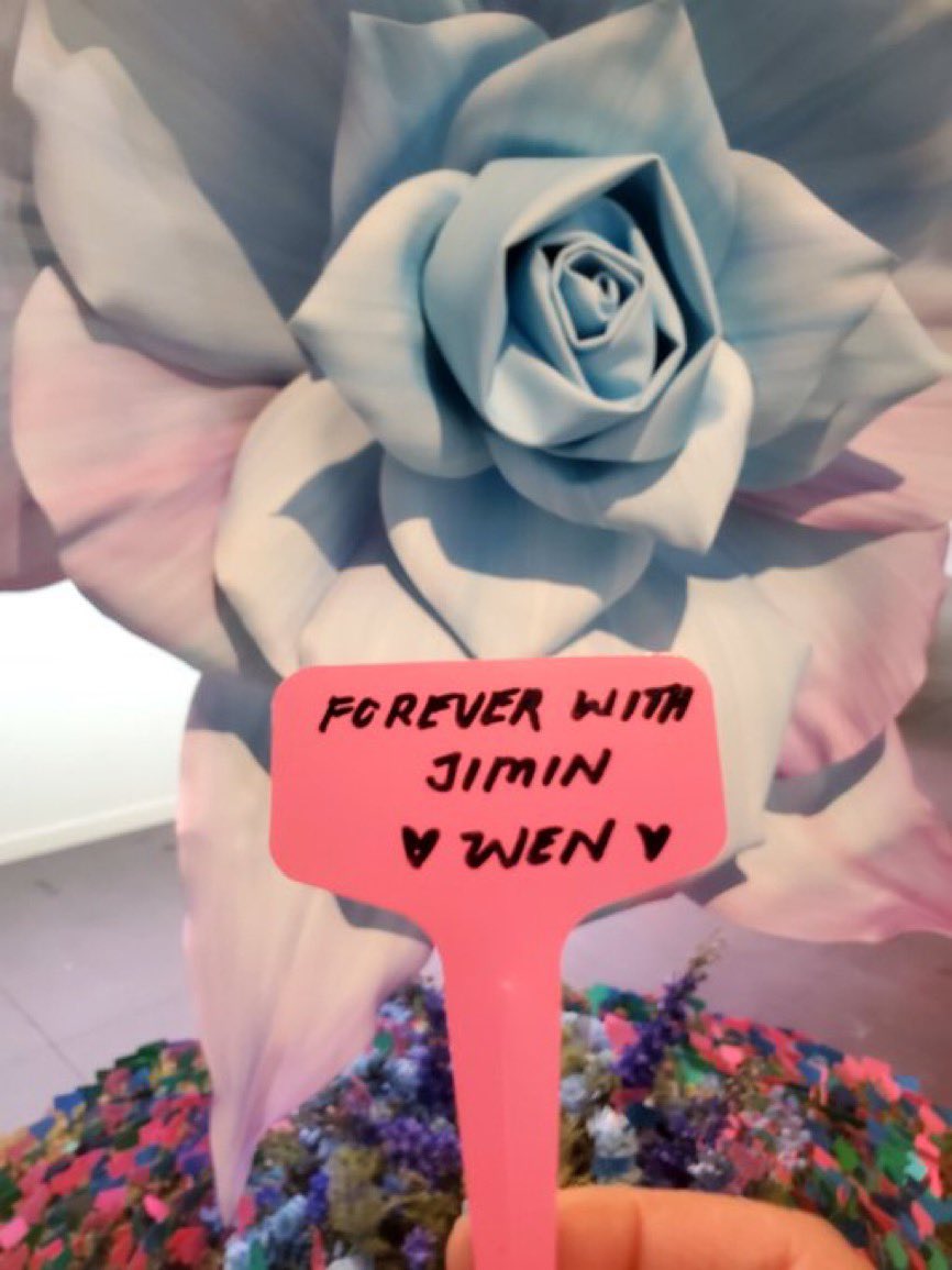 wen3687pjm's tweet photo. @JiminsAbbiee I'll cherish this forever 🥹 Thank you sooo much to make this happen ❤️ love you 🫶🫂 https://t.co/TfdmssCOos