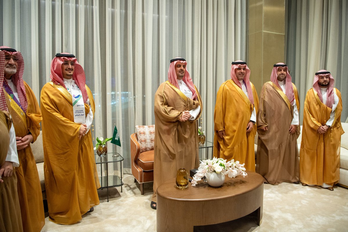 makkahregion's tweet photo. صور أُلتقطت لنائب أمير منطقة مكة الأمير
#سعود_بن_مشعل_بن_عبدالعزيز 
أثناء ترقب إعلان استضافة المملكة العربية السعودية لـ #كأس_العالم_2034 https://t.co/6PJs4VoDGX
