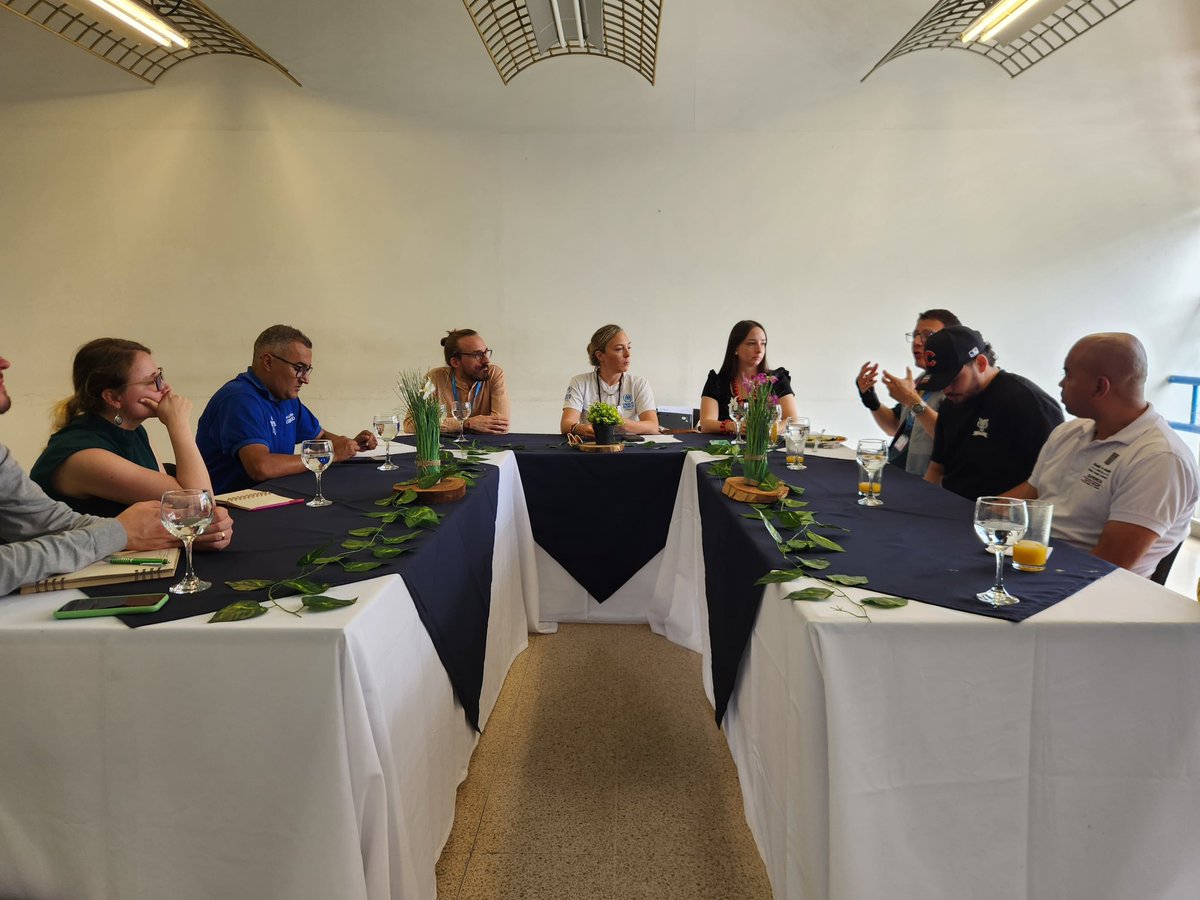 Elisa Carlaccini (@elisacarlaccini) on Twitter photo Gracias <a href="/USBmed/">Universidad de San Buenaventura Medellín</a> <a href="/CEOCorporacion/">Corporación Empresarial del Oriente Antioqueño</a>
<a href="/SENAComunica/">SENA</a> <a href="/SapienciaMedel1/">Sapiencia Medellín</a>🙏🏾🇨🇴✨️
En <a href="/AcnurColombia/">ACNUR Colombia</a>🇺🇳 valoramos su apuesta de abrir la oferta académica a la población Refugiada+Desplazada 🫂 que les ayude a conectar con empleo formal y adquirir competencias para la autosuficiencia 👩🏿🏫👨🏾🎓✨️ Gracias <a href="/USBmed/">Universidad de San Buenaventura Medellín</a> <a href="/CEOCorporacion/">Corporación Empresarial del Oriente Antioqueño</a>
<a href="/SENAComunica/">SENA</a> <a href="/SapienciaMedel1/">Sapiencia Medellín</a>🙏🏾🇨🇴✨️
En <a href="/AcnurColombia/">ACNUR Colombia</a>🇺🇳 valoramos su apuesta de abrir la oferta académica a la población Refugiada+Desplazada 🫂 que les ayude a conectar con empleo formal y adquirir competencias para la autosuficiencia 👩🏿🏫👨🏾🎓✨️
