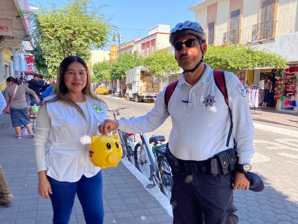 ColimaCDH's tweet photo. Personal de la #CDHEC se sumó a la campaña de #BoteoTeletónCRITOccidente2024, la cual contempla Colima, Nayarit y Jalisco; y tiene como objetivo recaudar fondos para ofrecer atención médica y rehabilitación a niñas, niños y adolescentes con discapacidad, cáncer y autismo. https://t.co/QcOsGQZnGC