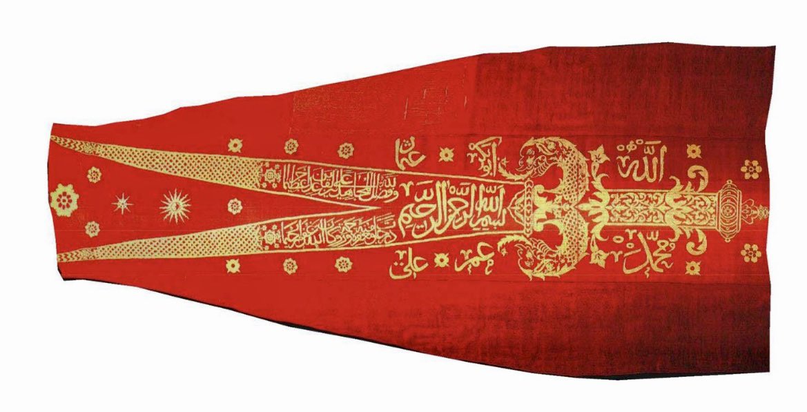 bektashiane's tweet image. 7 Ekim 1571 de yapılan #İnebahtı deniz savaşı sırasında batan gemilerinizden ,Haçlılar eline geçen Osmanlı Donanmasına ait sancaklarımız :
La feta illa ALİ ,La Seyfe illa Zülfikar.  
#yeniçeri #Bektaşi #levend #inebahtı #Donanma #Zülfikar #Bektaşilik