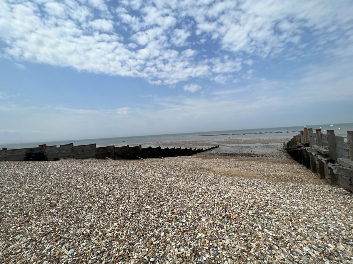 ilkermutlu's tweet photo. @MelihKarakelle @DoctorCosmonaut @Bwin_Euro Whitstable? Her geldigimizde bizim rutinimiz istasyondan Old Neptune'e dogru yuru, bir-iki pint. Biraz daha yuru, geri donuste 1-2 pint. Sonra Lobster Shack.

Bilmiyorum tabii ama ben az sevmiyorum Whitstable'i, cok seviyorum. https://t.co/DjCBExcxlp