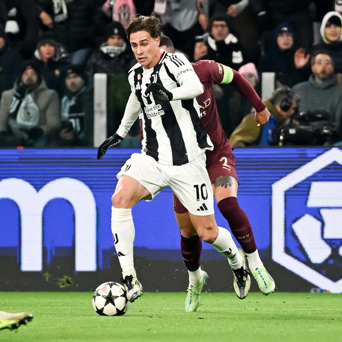 juventusfcen's tweet photo. 85' | 🔁 | Fresh Legs 🦵

🟢➡️ Douglas Luiz, Mbangula
🔴⬅️ Vlahovic, Yildiz

#JuveManCity [2-0]  #UCL https://t.co/INgO3j6A43
