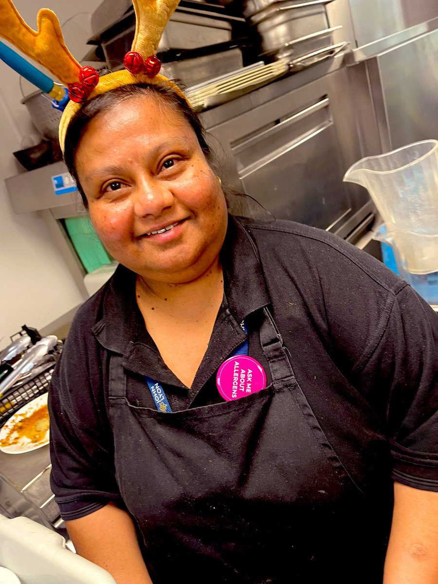 HoweHolroyd's tweet image. Christmas lunch day not forgetting the staff behind the scenes, who always keep the kitchen going  well done and thank you @melrahaman @MaryMar89923871 @Milen42931651