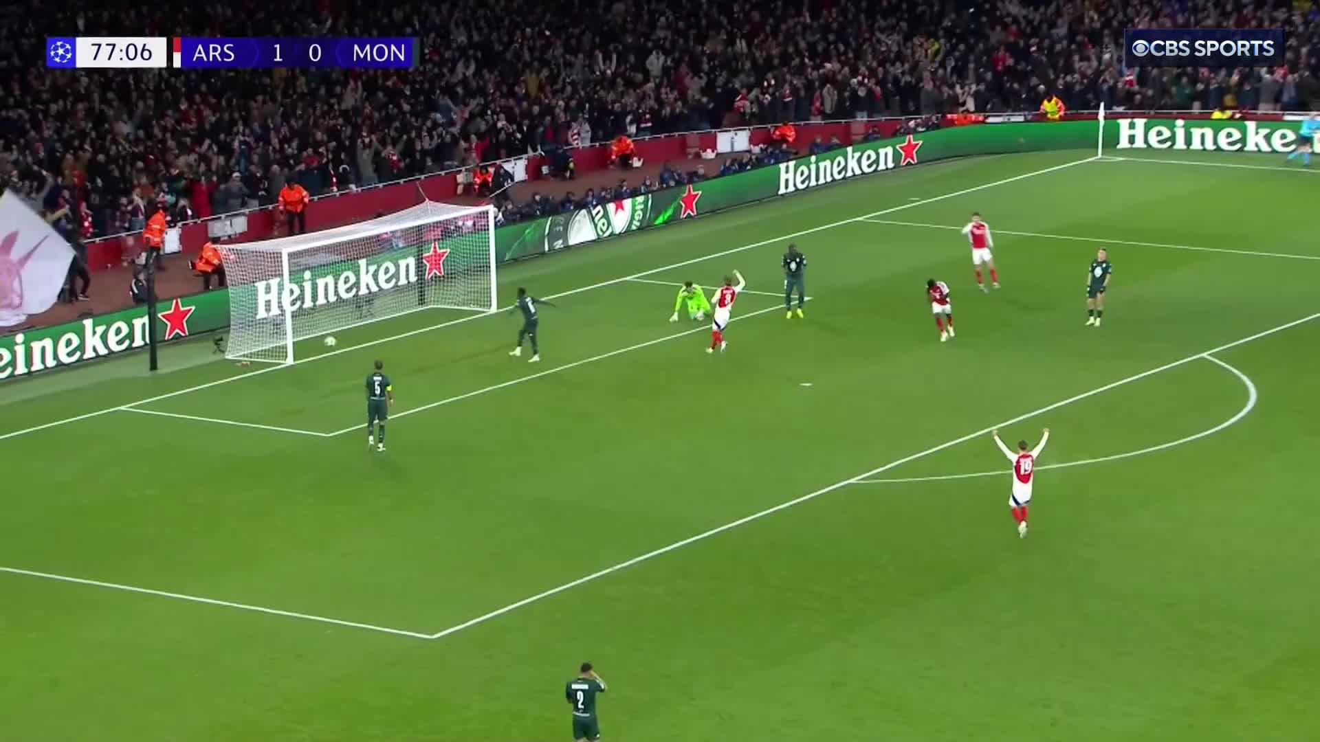 Bukayo Saka punishes Monaco's error at the back 😤