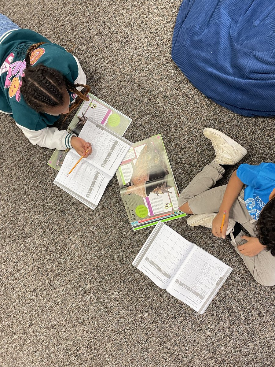 ms_kreider's tweet photo. It was a blast spotting the collaboration happening amoung students this morning while they worked on becoming experts on some new frogs in other to teach others! They did such a good job - I can't wait to see how they continue to become good researchers 🤩🐸 https://t.co/RoNKV5u7UB