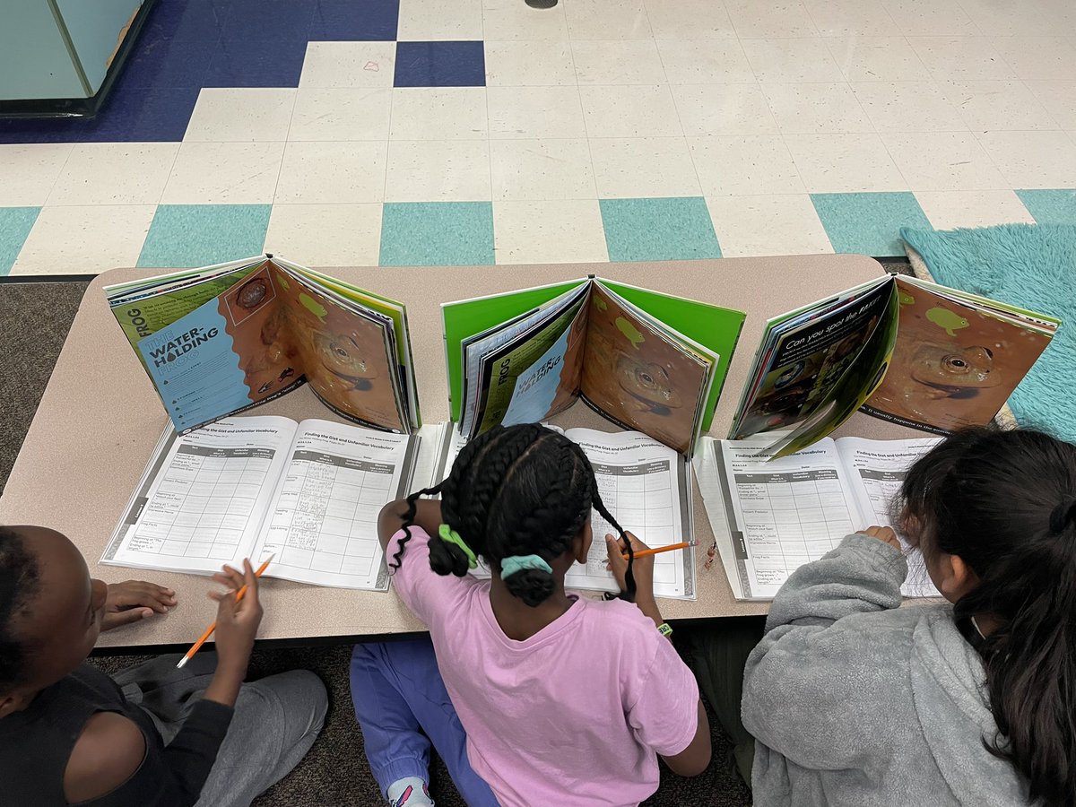 ms_kreider's tweet photo. It was a blast spotting the collaboration happening amoung students this morning while they worked on becoming experts on some new frogs in other to teach others! They did such a good job - I can't wait to see how they continue to become good researchers 🤩🐸 https://t.co/RoNKV5u7UB