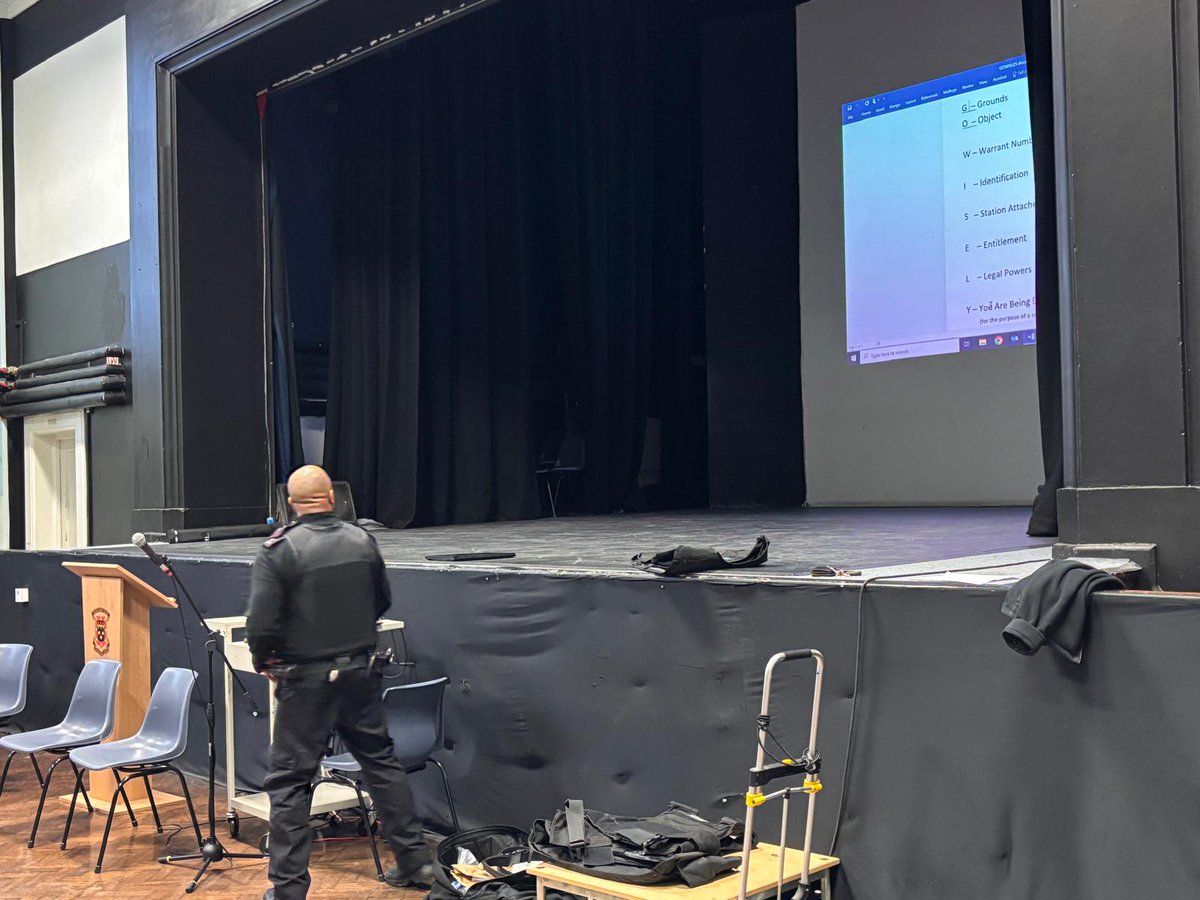 MPSBarkDag's tweet photo. Over the past two days, Safer Schools Officer PC Kamal 1614EA has delivered an excellent workshop on stop & search to year 9 & 10 at Barking Abbey school with the help of his colleagues from the team. Great interaction by the students #LBBD #Saferschools #BarkingAbbeySchool https://t.co/5CyznRuuxb