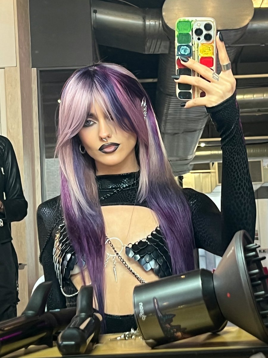 teafl0wer's tweet photo. hair https://t.co/KeZji6SHmC