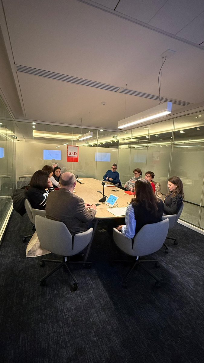 chamorro_555's tweet photo. Intensa jornada de trabajo en el @parlamentoUE con el grupo de @Europarl_ES @MareaResidencia @VyJ_7291  @manuelrico . Seguimos denunciando los protocolos de la vergüenza en la @ComunidadMadrid . #7291 
Gracias @jalloul_hana @lpajin @IdoiaMendia @Cepeda . https://t.co/NpSz1rC5Zo