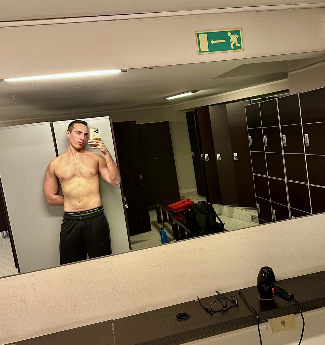 el__ste__'s tweet photo. Workout done, waiting for you in the locker room 🙂‍↔️ https://t.co/Ok3m5qgZAV