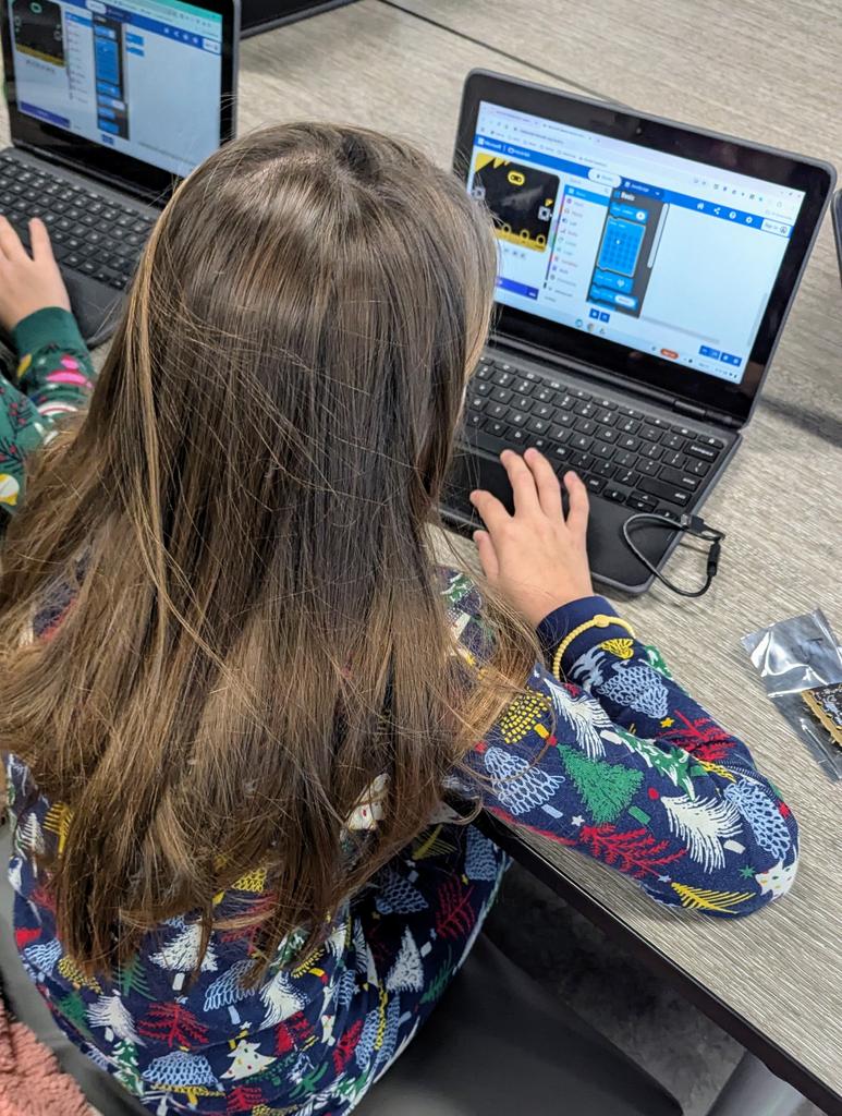 Rockwall_ITS's tweet image. 5th graders at @hammelem are exploring the world of coding with @microbit_edu micro:bits during Hour of Code week! 💻✨ They're creating, problem-solving, and building their tech skills for the future. #HourOfCode #CodingInTheClassroom #iloverockwallisd