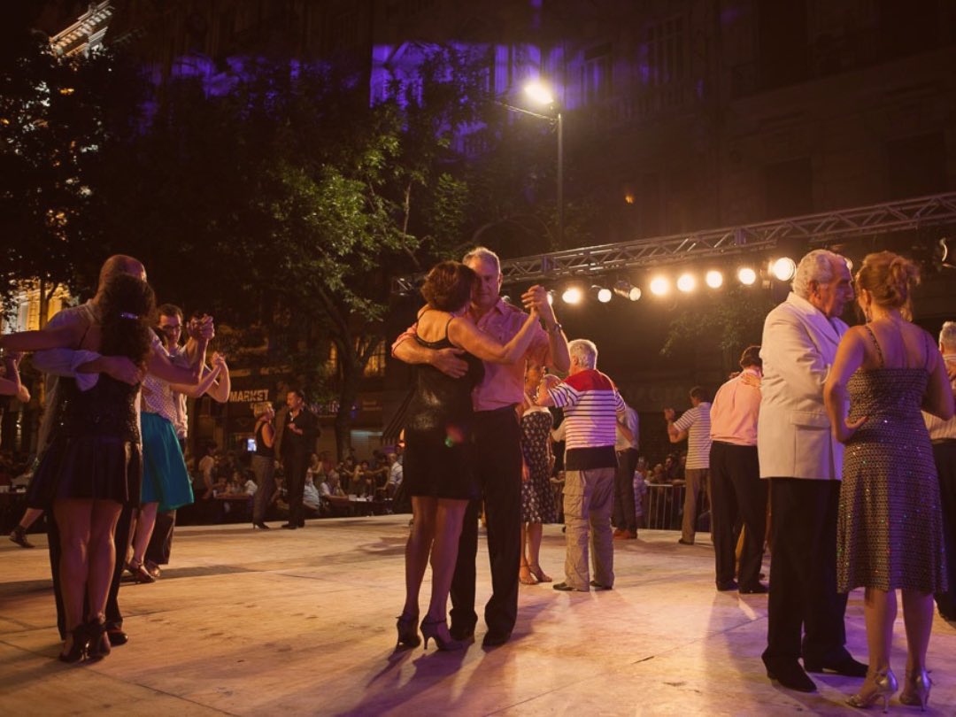 UTHGRACabaOk's tweet photo. Hoy es el Día Nacional del Tango.
Esta fecha fue elegida en homenaje a dos grandes figuras que nacieron un 11 de diciembre: Carlos Gardel y Julio De Caro.
Para conmemorar este día, compartimos algunas imágenes de Milongas Nacionales pasadas, organizadas por UTHGRA CABA. https://t.co/RW9s5HxHF0