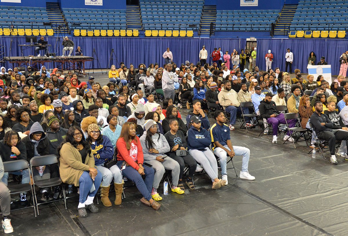 SouthernU_BR's tweet image. Our graduates are one step closer to walking across the stage and celebrating their achievements. Congrats, Jags! 🎓💙💛

For more information about commencement exercises for graduates and undergraduates, visit subr.edu/commencement

#WeAreSouthern #HBCUGrad #FinishStronger