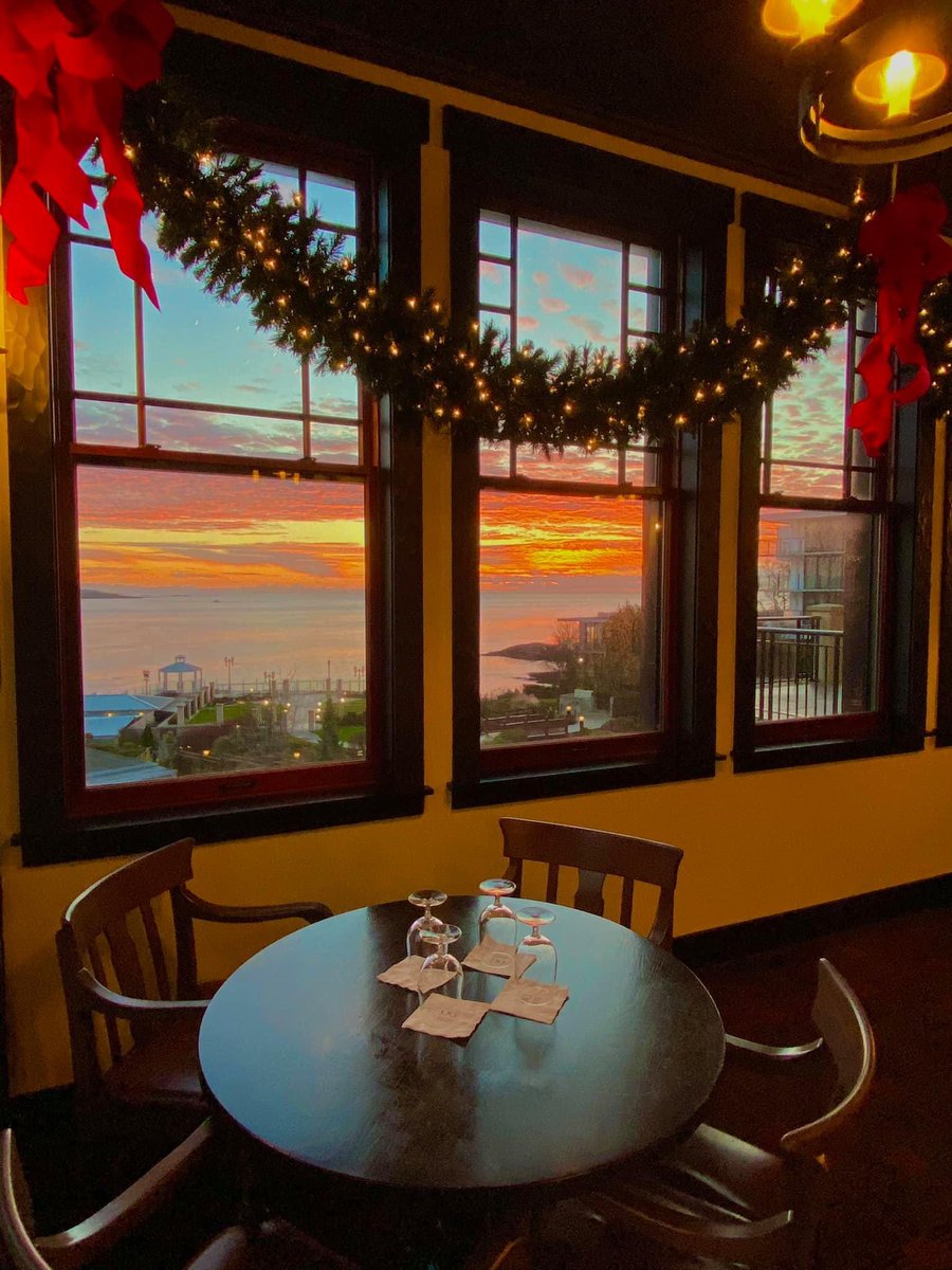 This view never gets old 😍

Have you stopped by to enjoy our holiday decor installation in partnership with Platinum Floral Designs?

bit.ly/3DiTUCR