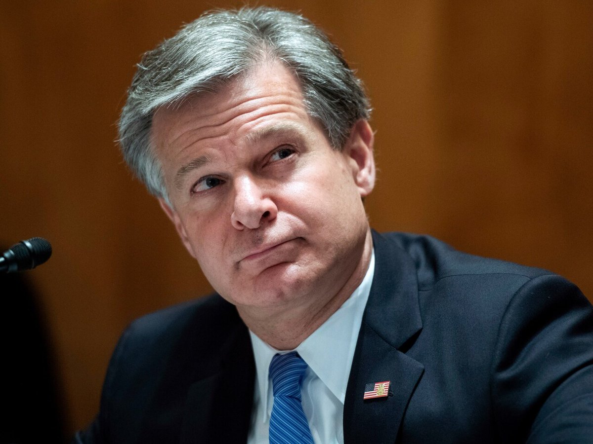 TOPXNews's tweet image. 🚨 Big news! FBI head Christopher Wray is stepping down, paving the way for a new appointment. Expect a controversial pick as Trump has long criticized Wray over probe matters. The political landscape just got more intriguing! ⚖️ #FBI #ChrisWray #Trump #Politics #BreakingNews