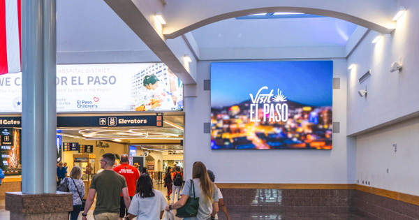 Daktronics's tweet image. Point travelers in the right direction this holiday travel season with LED digital signage! ow.ly/caEs50UnGTG #DakTransportation #DigitalSignage #wayfinding