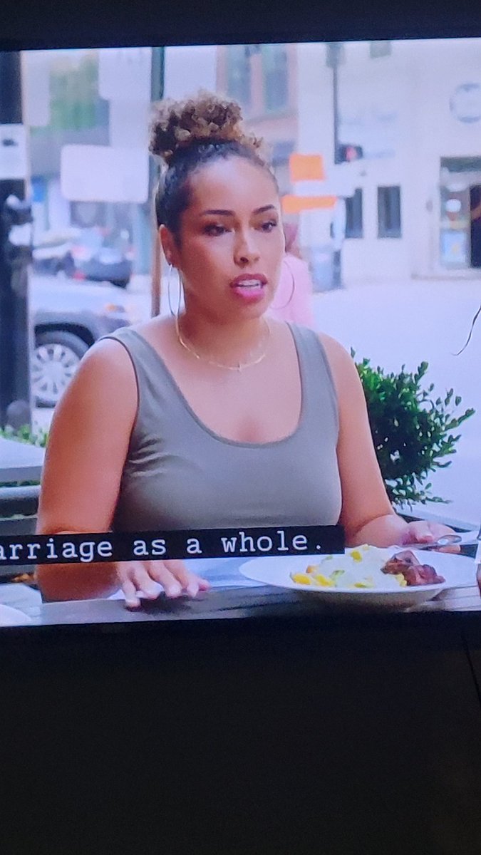 DrebeyTesla's tweet photo. What is this ladies problem? She doesn't like her husband because he is light skinned and grew up in a normal neighborhood? 
#MarriedAtFirstSight https://t.co/aRjAQ9RNGs