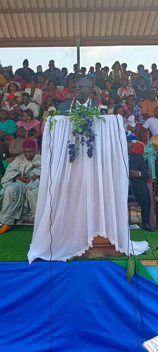 Minjec00237's tweet photo. On 11 December in Yaoundé, Minjec @MFoutsou chaired the closing ceremony of the annual activities of the Multipurpose Youth Empowerment Centres #CMPJ. On this occasion, 250 students of the Mfoundi CMPJs received their certificates of completion. Congratulations to all! https://t.co/wdG4B8PK3u